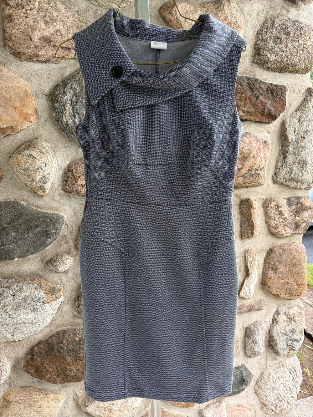 Suzy Shier Gray Textured Sleeveless Midi Dress with Asymmetric Collar